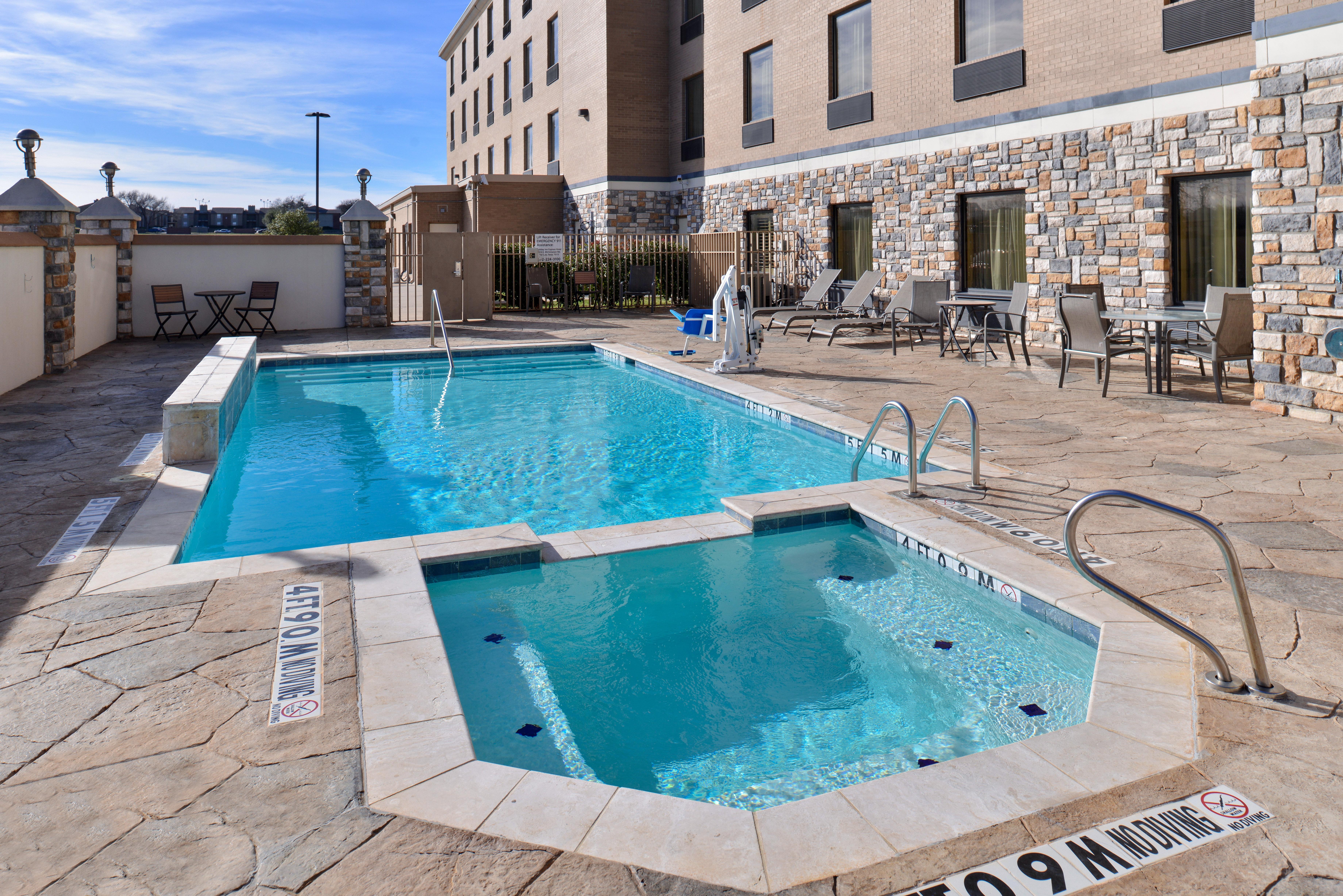 Holiday Inn Express Hotel & Suites Dallas South - Desoto By Ihg Extérieur photo